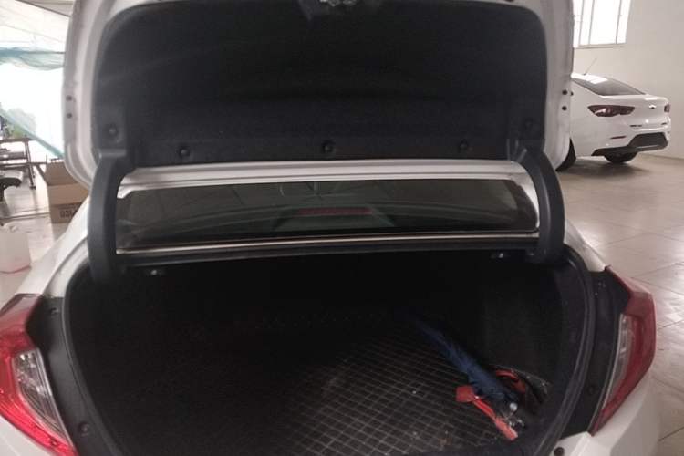 Used Honda Civic 2016 220TURBO CVT Luxury Edition Trunk