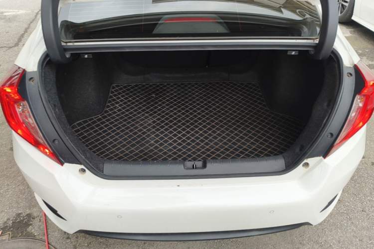 Used Honda Civic 2016 220TURBO CVT Luxury Edition Trunk