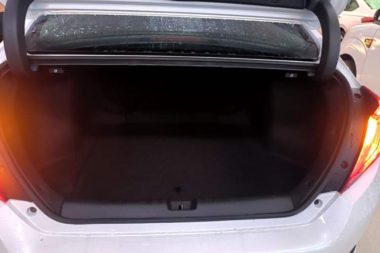 Used Honda Civic 2016 220TURBO CVT Luxury Edition Trunk