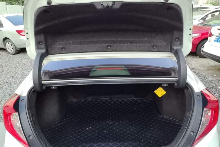 Used Honda Civic 2016 220TURBO CVT Luxury Edition Trunk