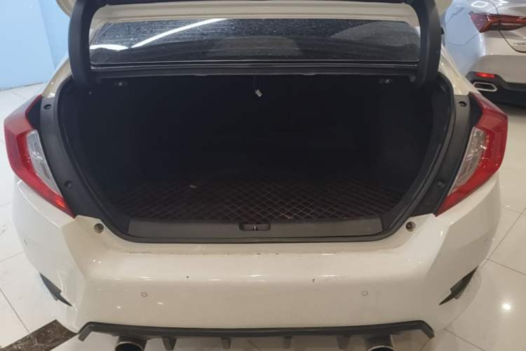 Used Honda Civic 2016 220TURBO CVT Prestige Edition Trunk