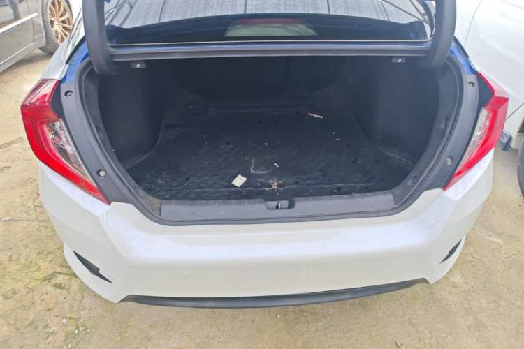 Used Honda Civic 2016 220TURBO CVT Luxury Edition Trunk