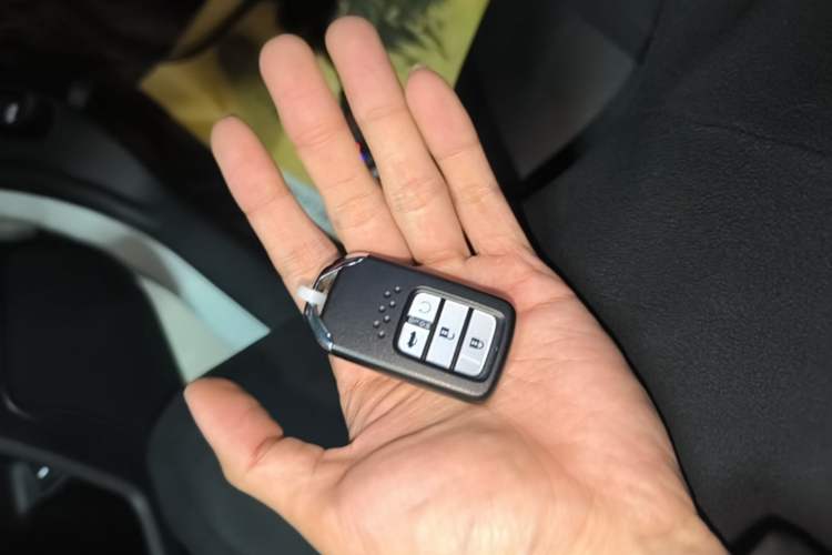 Used Honda Civic 2016 220TURBO CVT Luxury Edition Vehicle Key