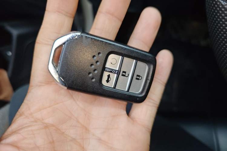 Used Honda Civic 2016 220TURBO CVT Luxury Edition Vehicle Key
