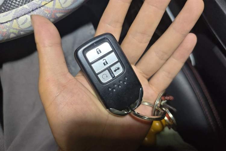 Used Honda Civic 2016 220TURBO CVT Luxury Edition Vehicle Key