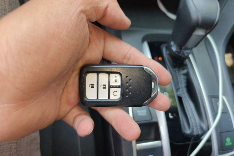 Used Honda Civic 2016 220TURBO CVT Luxury Edition Vehicle Key