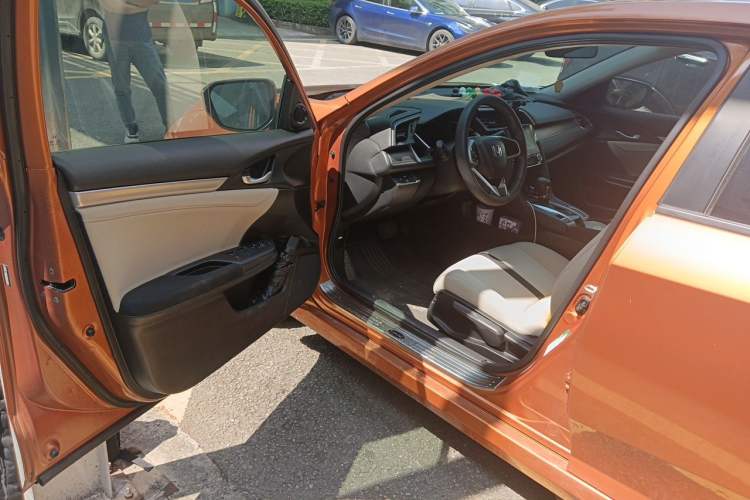 Used Honda Civic 2016 220TURBO CVT Luxury Edition Driver Seat