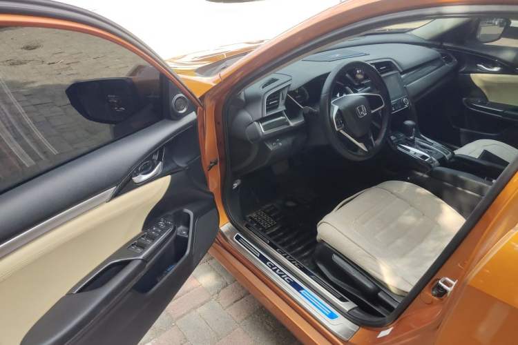 Used Honda Civic 2016 220TURBO CVT Luxury Edition Driver Seat