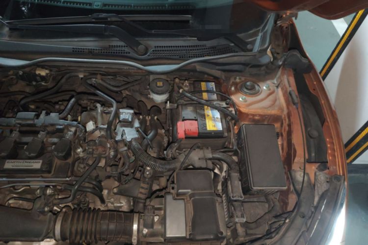 Used Honda Civic 2016 220TURBO Manual Luxury Edition Engine Bay Left
