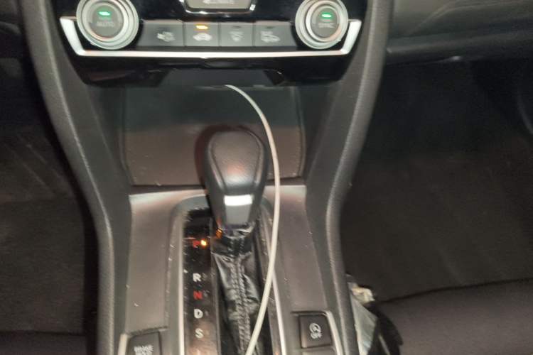 Used Honda Civic 2016 220TURBO CVT Luxury Edition Gear Lever