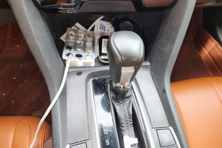Used Honda Civic 2016 220TURBO CVT Luxury Edition Gear Lever