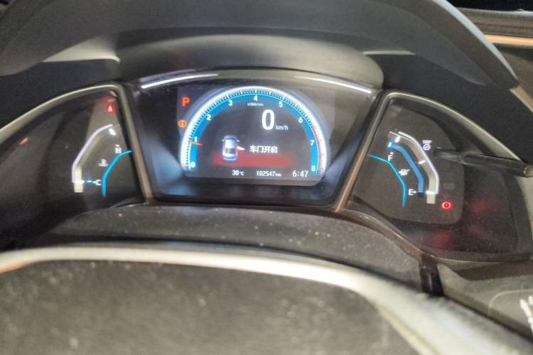 Used Honda Civic 2016 220TURBO CVT Luxury Edition Odometer Close Up