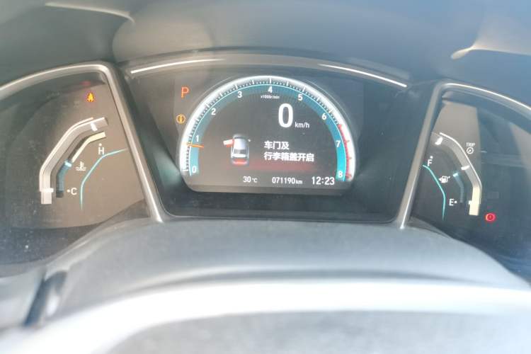 Used Honda Civic 2016 220TURBO CVT Luxury Edition Odometer Close Up
