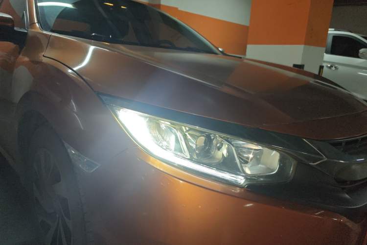 Used Honda Civic 2016 220TURBO Manual Luxury Edition Right Front Headlight