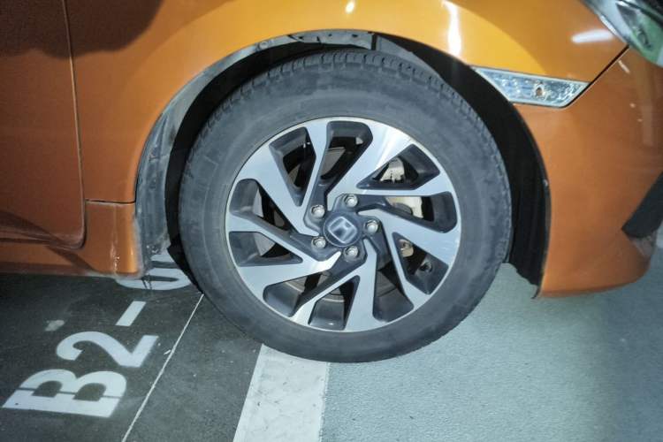 Used Honda Civic 2016 220TURBO CVT Luxury Edition Right Front Wheel Hub