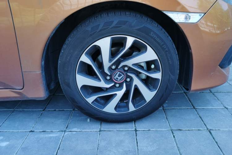 Used Honda Civic 2016 220TURBO CVT Luxury Edition Right Front Wheel Hub