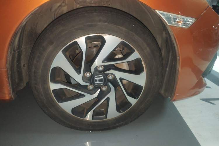 Used Honda Civic 2016 220TURBO CVT Luxury Edition Right Front Wheel Hub
