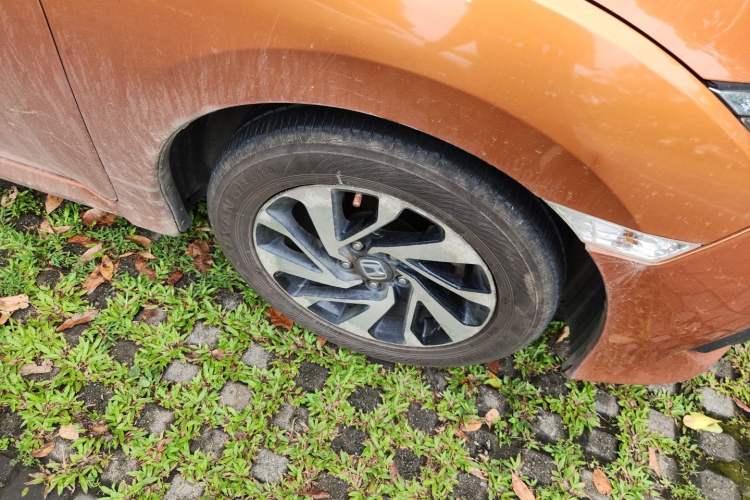 Used Honda Civic 2016 220TURBO CVT Luxury Edition Right Front Wheel Hub