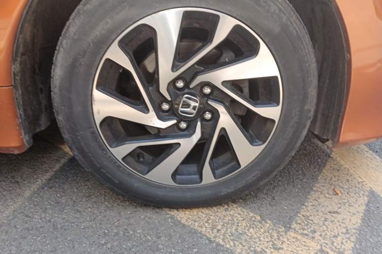 Used Honda Civic 2016 220TURBO CVT Luxury Edition Right Front Wheel Hub