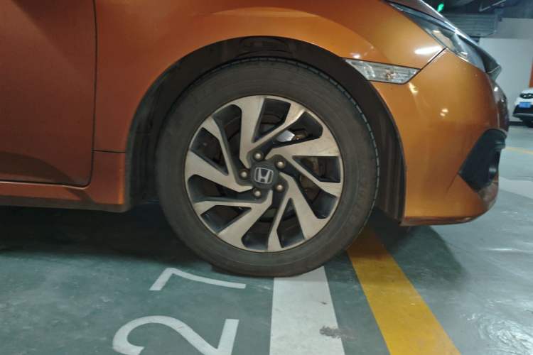 Used Honda Civic 2016 220TURBO Manual Luxury Edition Right Front Wheel Hub