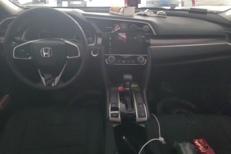 Used Honda Civic 2019 220TURBO CVT Dynamic Edition China VI Center Console