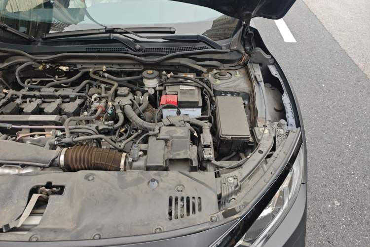 Used Honda Civic 2019 220TURBO CVT Dynamic Edition China VI Emission Standard Engine Bay Left