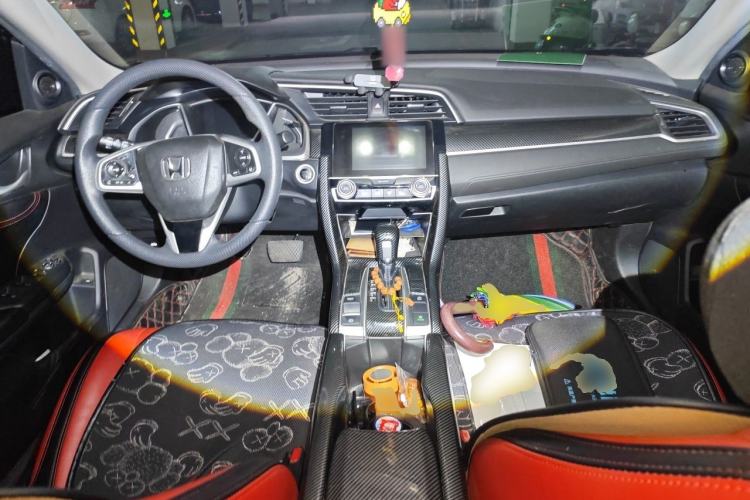 Used Honda Civic 2019 220TURBO CVT Dynamic Edition China VI Center Console