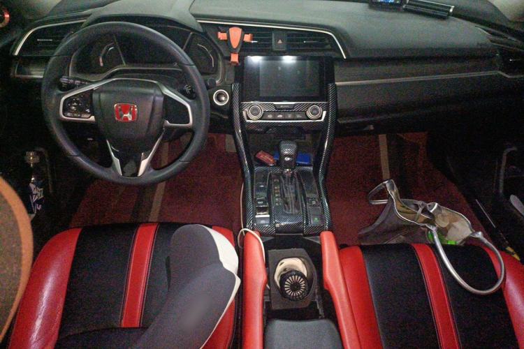 Used Honda Civic 2019 220TURBO CVT Dynamic Edition China VI Center Console