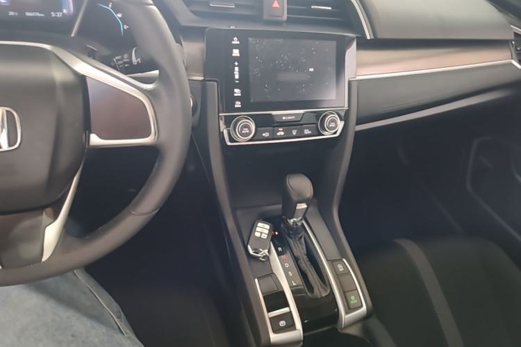 Used Honda Civic 2019 220TURBO CVT Dynamic Edition China VI Center Console