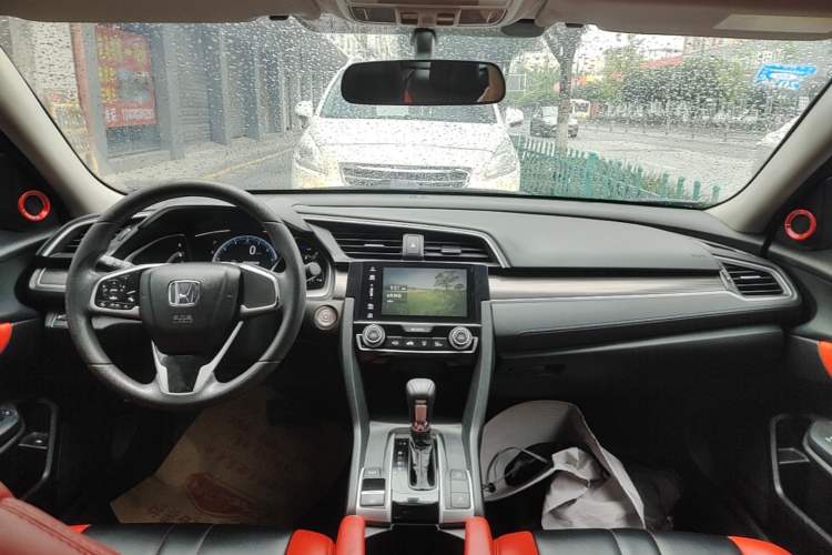 Used Honda Civic 2019 220TURBO CVT Dynamic Edition China VI Center Console
