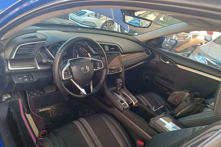 Used Honda Civic 2019 220TURBO CVT Dynamic Edition China VI Center Console