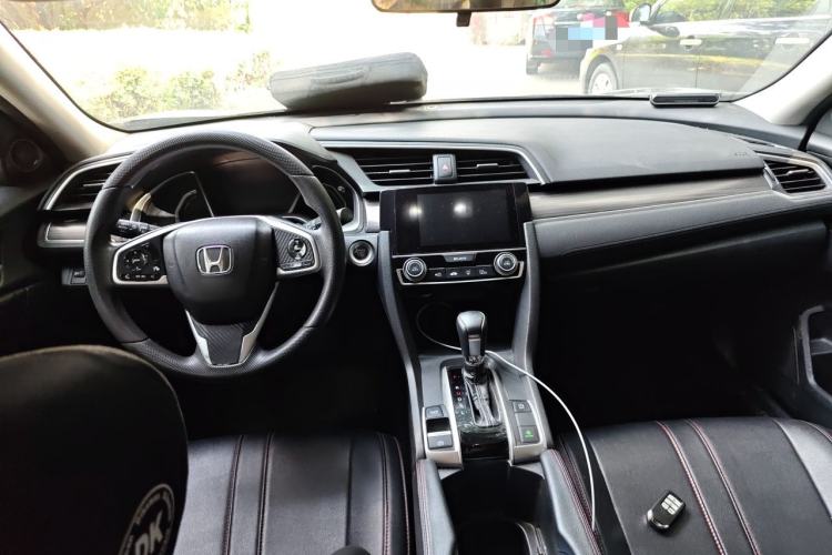 Used Honda Civic 2019 220TURBO CVT Dynamic Edition China VI Center Console
