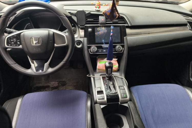 Used Honda Civic 2019 220TURBO CVT Dynamic Edition China VI Center Console