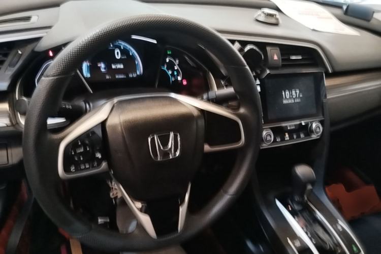 Used Honda Civic 2019 220TURBO CVT Dynamic Edition China VI Center Console