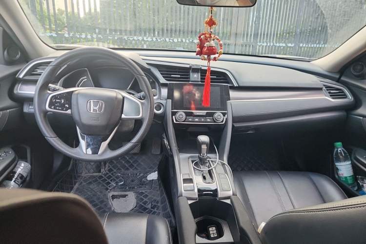 Used Honda Civic 2019 220TURBO CVT Dynamic Edition China VI Center Console