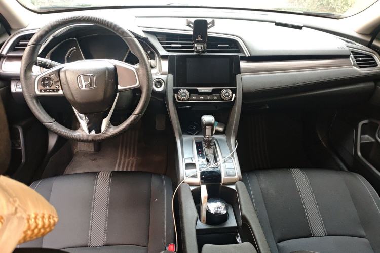 Used Honda Civic 2019 220TURBO CVT Dynamic Edition China VI Center Console