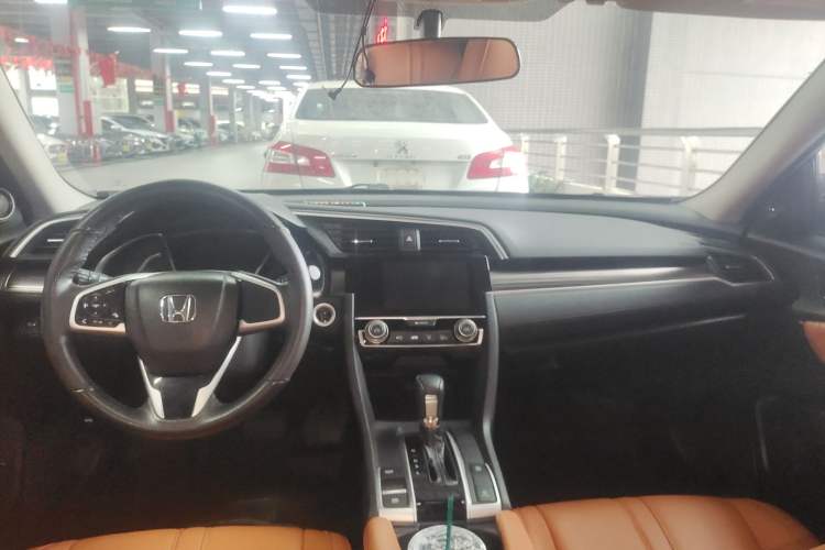 Used Honda Civic 2019 220TURBO CVT Dynamic Edition China VI Center Console