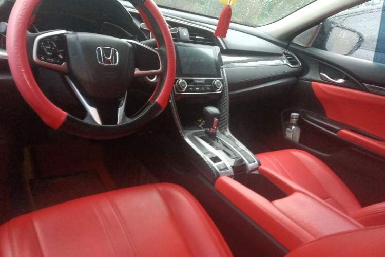 Used Honda Civic 2019 220TURBO CVT Dynamic Edition China VI Center Console