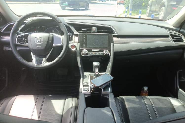 Used Honda Civic 2019 220TURBO CVT Dynamic Edition China VI Center Console