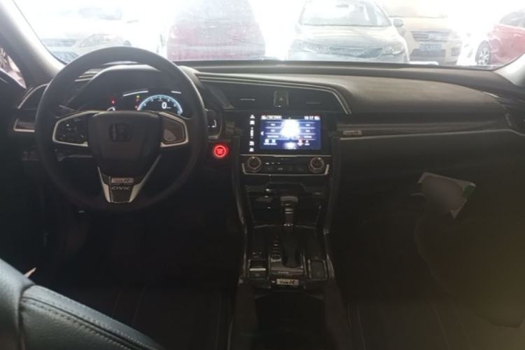 Used Honda Civic 2019 220TURBO CVT Dynamic Edition China VI Center Console