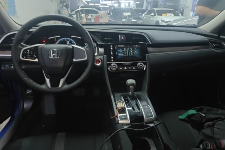 Used Honda Civic 2019 220TURBO CVT Dynamic Edition China VI Center Console