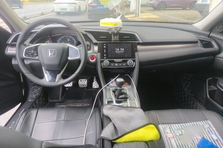 Used Honda Civic 2019 220TURBO Manual Jinkong Edition China VI Center Console