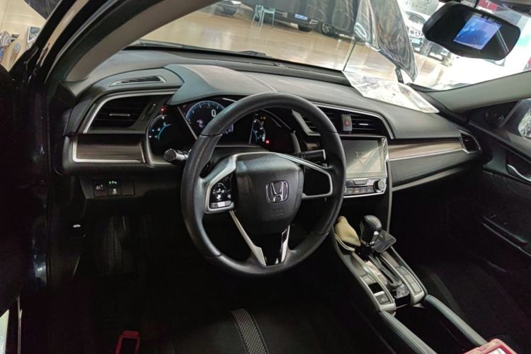 Used Honda Civic 2019 220TURBO CVT Dynamic Edition China VI Center Console