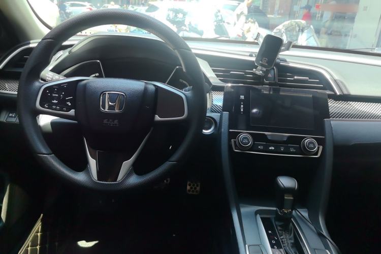 Used Honda Civic 2019 220TURBO CVT Dynamic Edition China VI Emission Standard Center Console