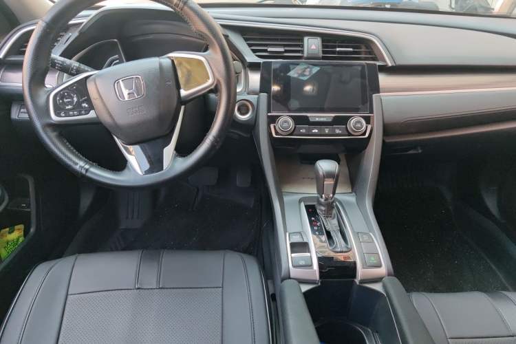 Used Honda Civic 2019 220TURBO CVT Dynamic Edition China VI Center Console