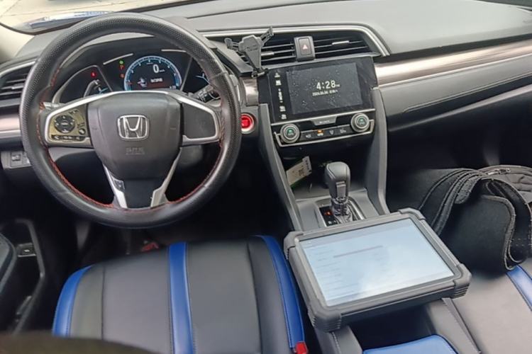 Used Honda Civic 2019 220TURBO CVT Dynamic Edition China VI Center Console