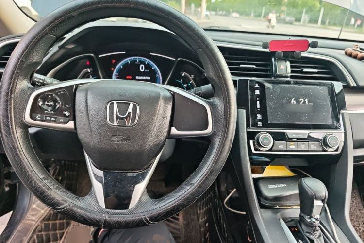 Used Honda Civic 2019 220TURBO CVT Dynamic Edition China VI Center Console