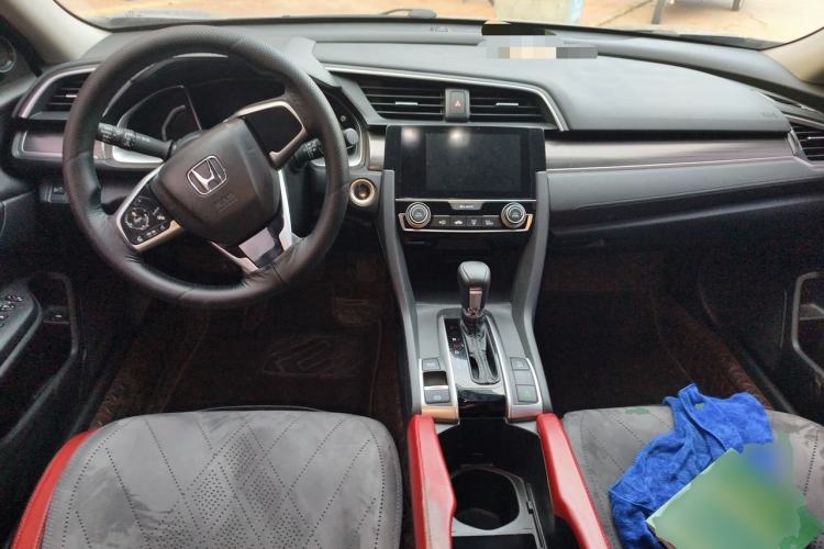 Used Honda Civic 2019 220TURBO CVT Dynamic Edition China VI Center Console