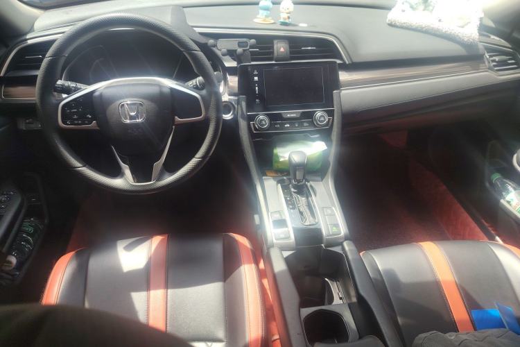 Used Honda Civic 2019 220TURBO CVT Dynamic Edition China VI Center Console