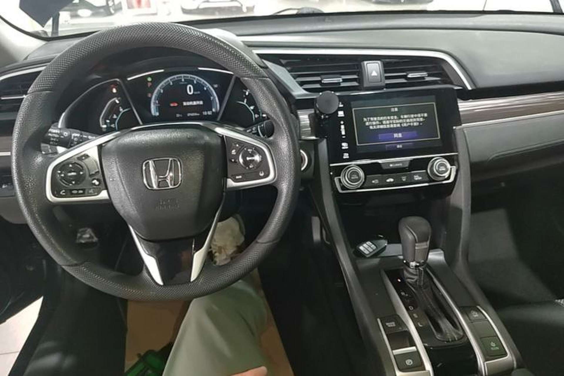 Used Honda Civic 2019 220TURBO CVT Dynamic Edition China VI Center Console